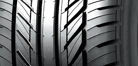 夏タイヤのサイピング 拡大写真