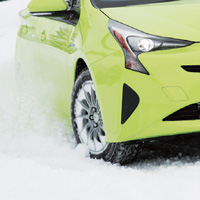 より手前で止まる!しっかり曲がる!プレミアムスタッドレスタイヤ